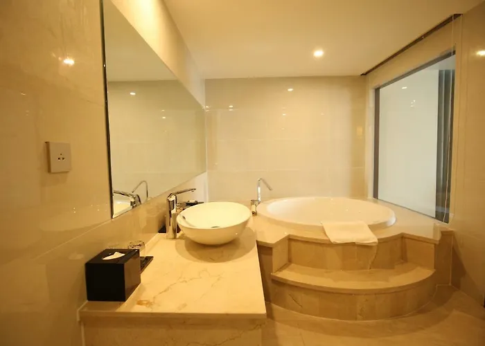 Khách sạn Luxury Hạ Long